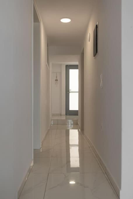Hh Bay Daire Logaras Dış mekan fotoğraf